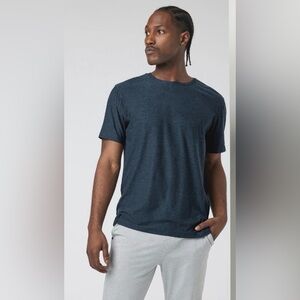 Vuori Men’s Strato Tech Tee T-shirt in Navy Heather Size XL